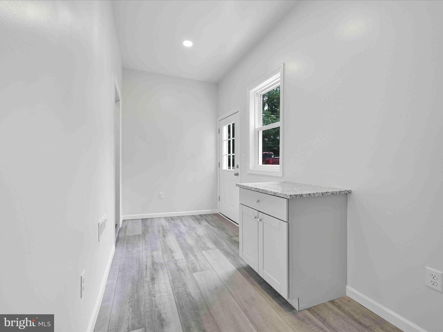 102 Froelich Avenue photo 16