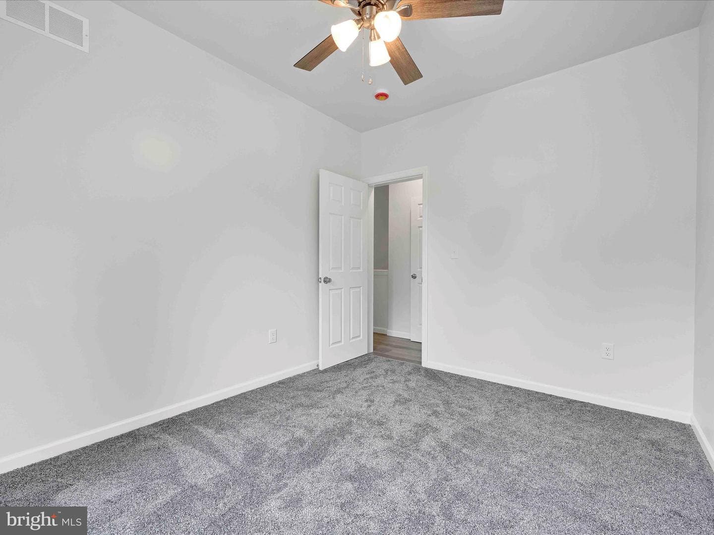 102 Froelich Avenue photo 27