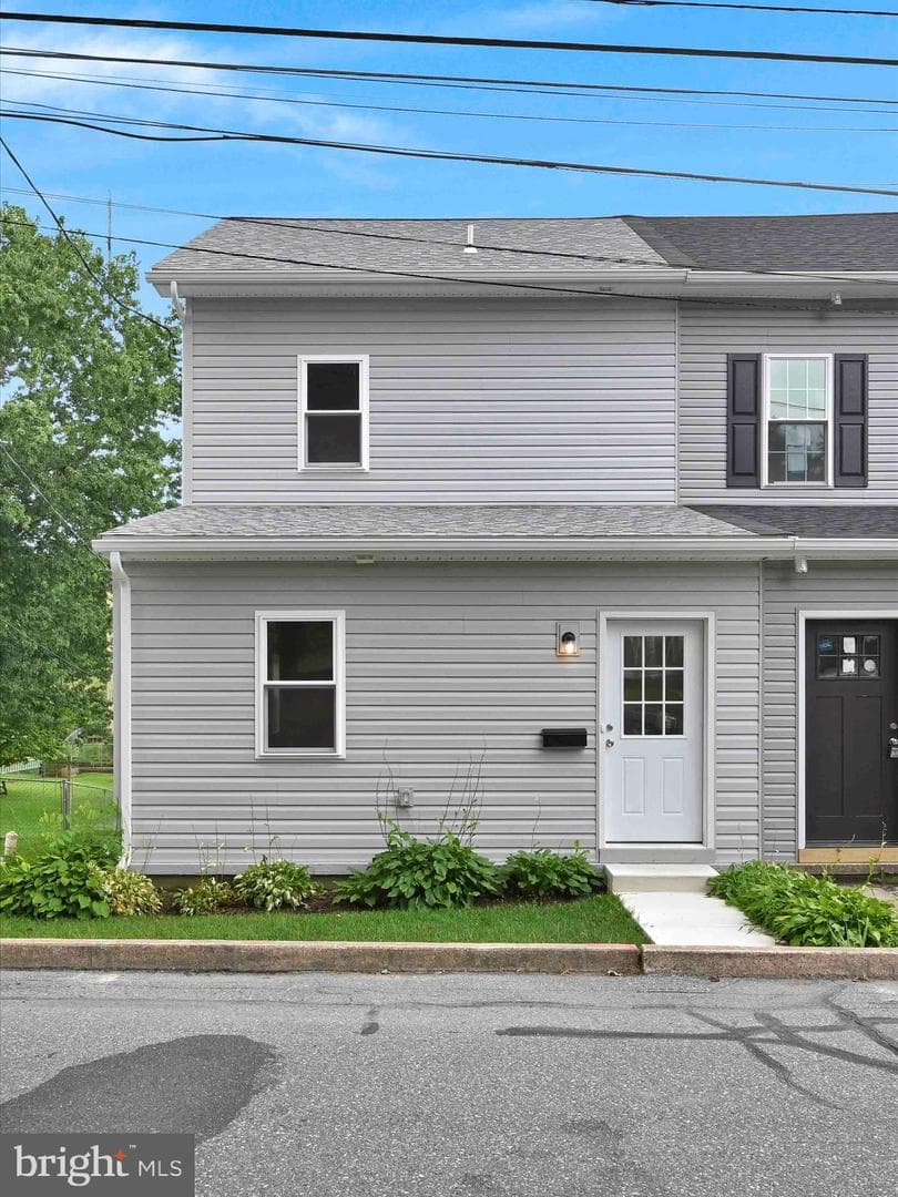102 Froelich Avenue photo 3