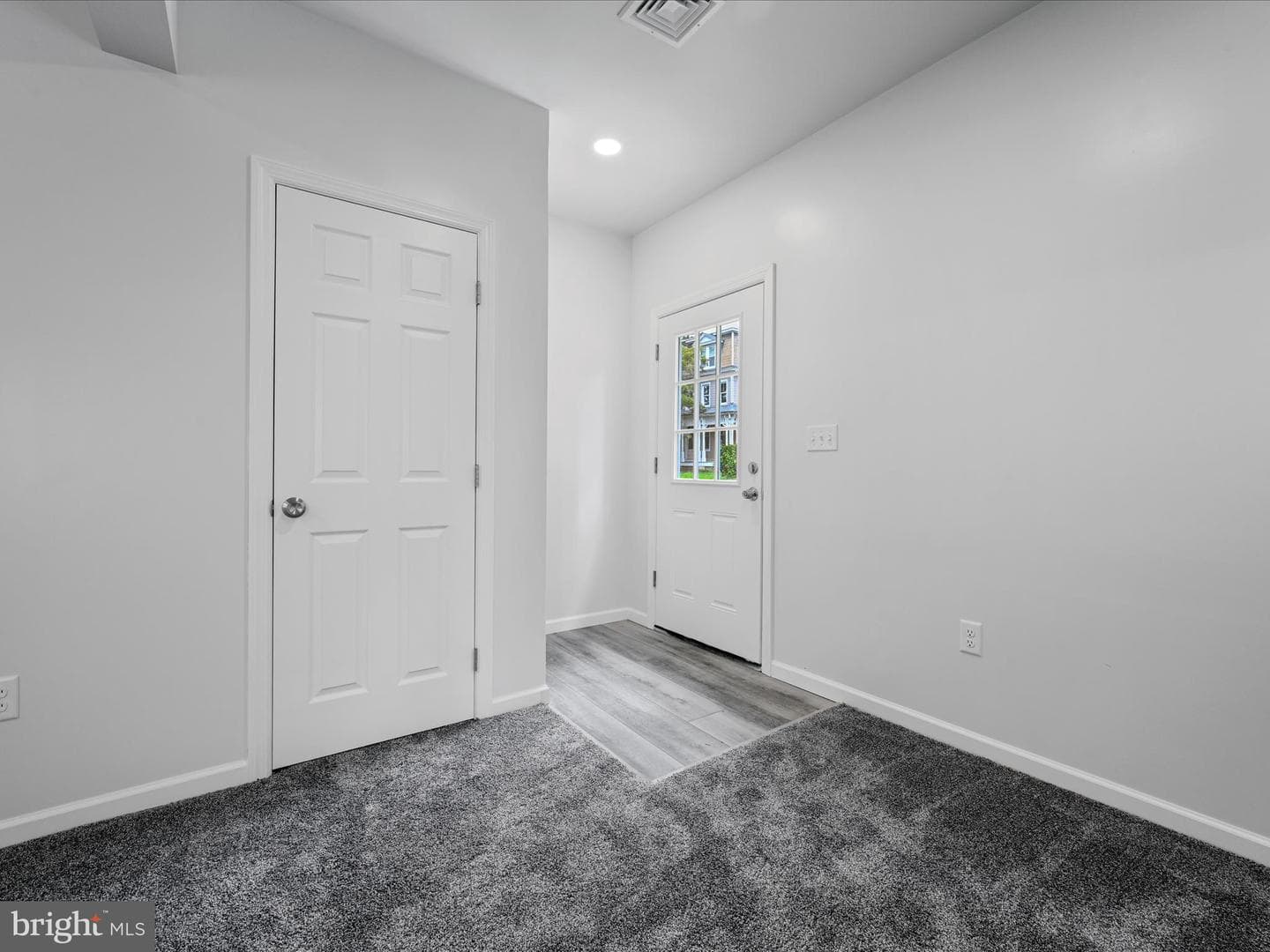 102 Froelich Avenue photo 5