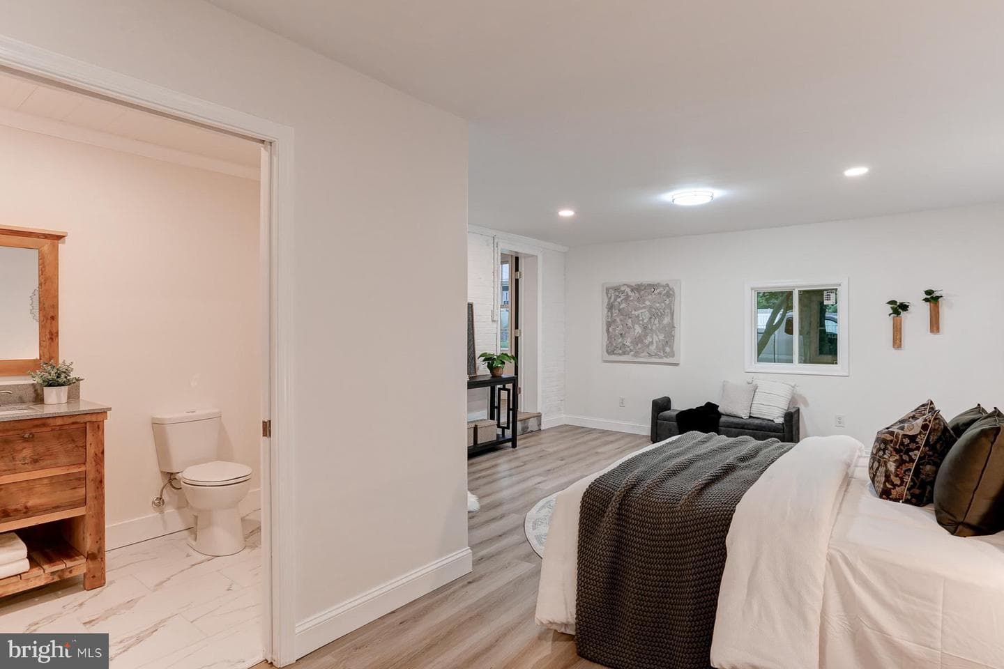 17 Girard Avenue photo 20