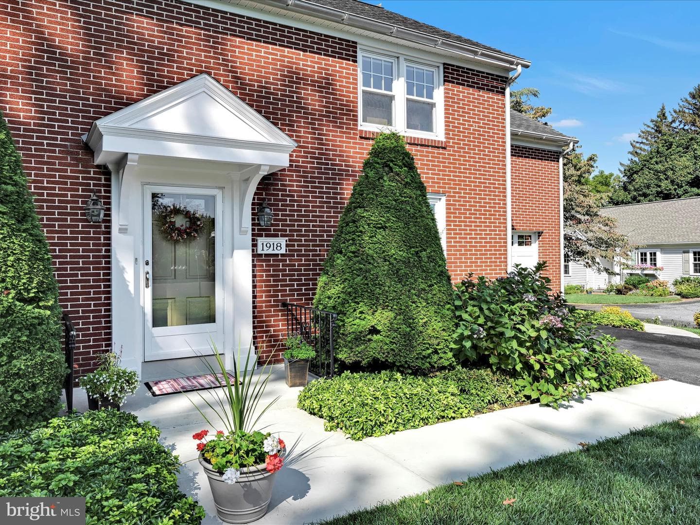1918 Sterling Place photo 4