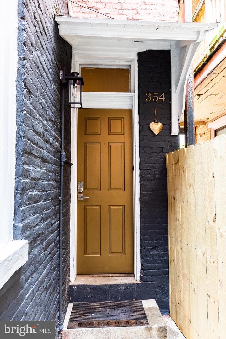 354 N Queen Street photo 10