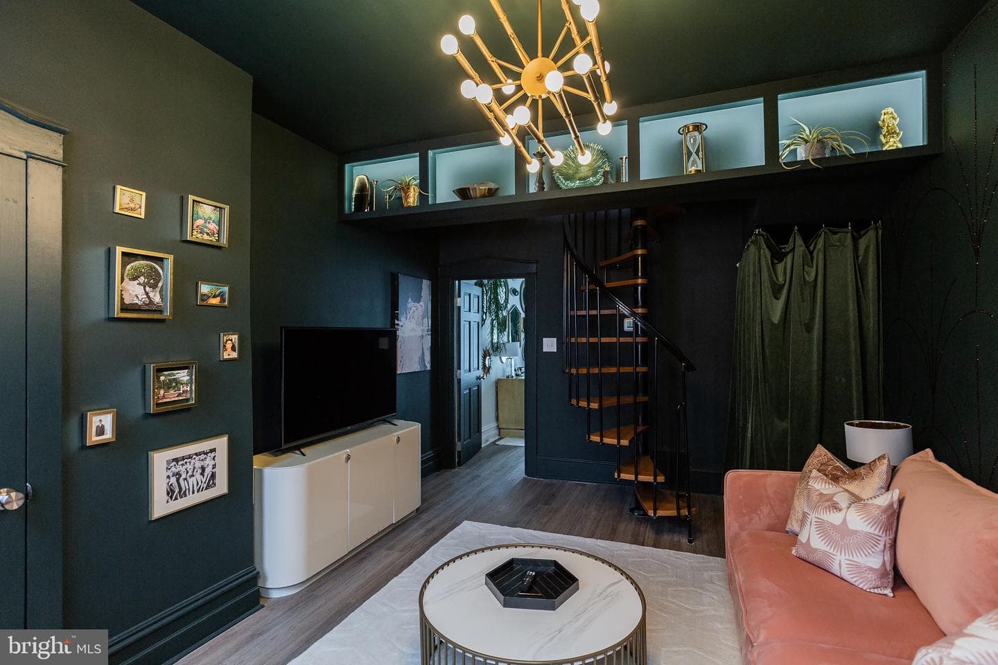 354 N Queen Street photo 12