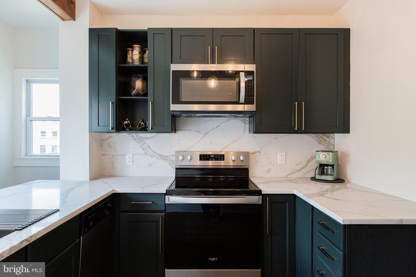 354 N Queen Street photo 23