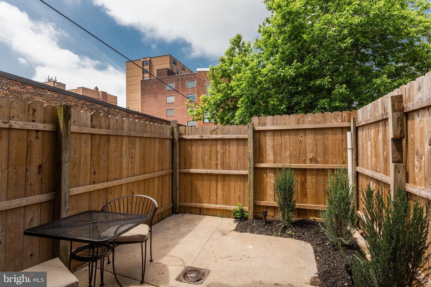 354 N Queen Street photo 37