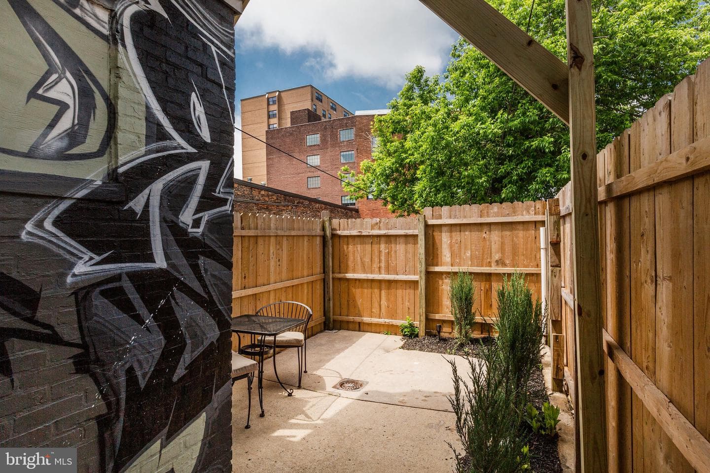 354 N Queen Street photo 38