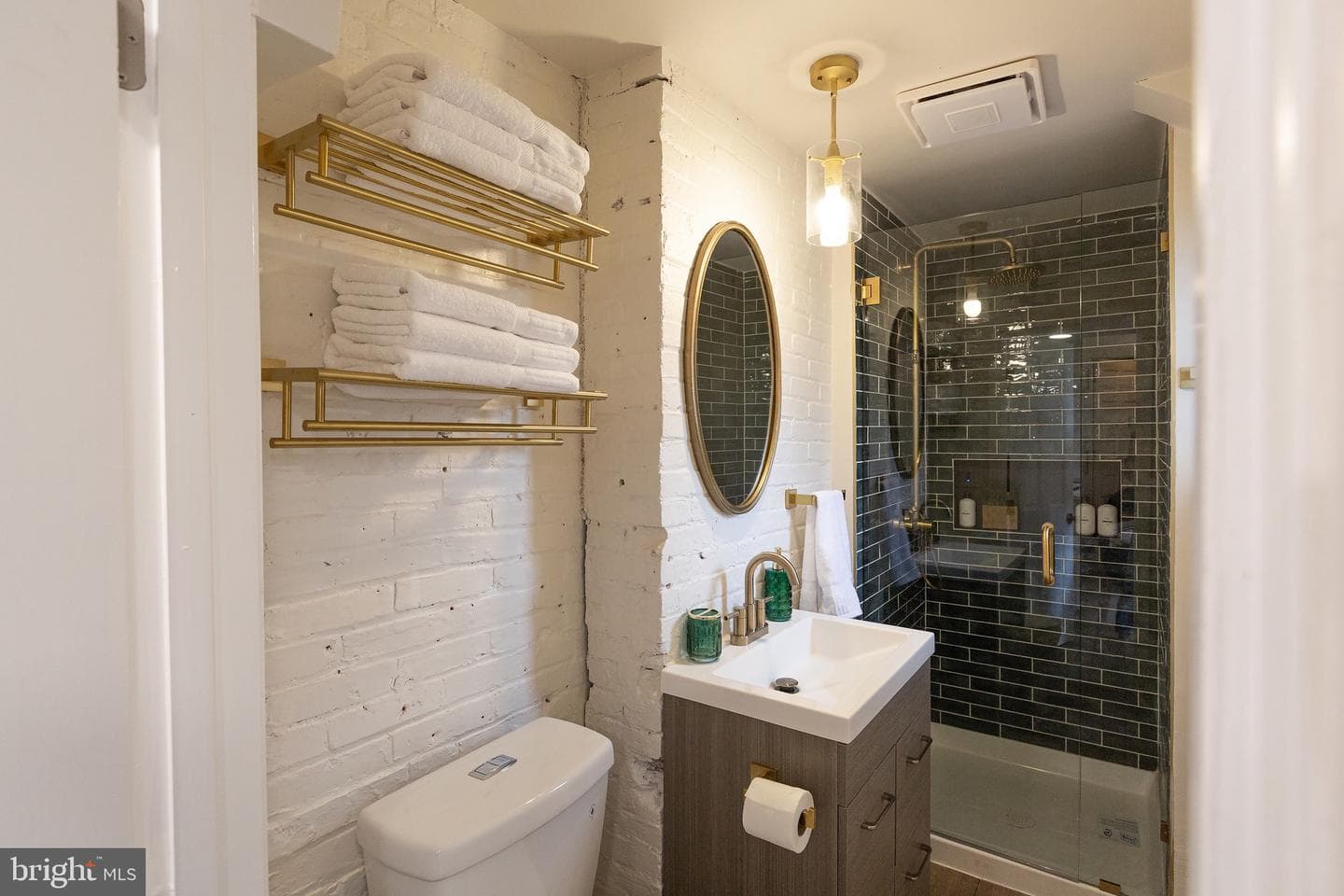 354 N Queen Street photo 40