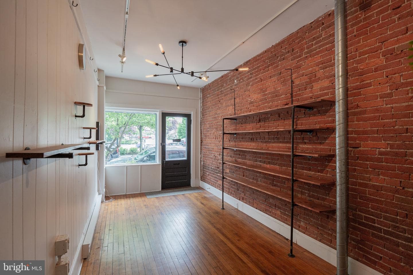 354 N Queen Street photo 5