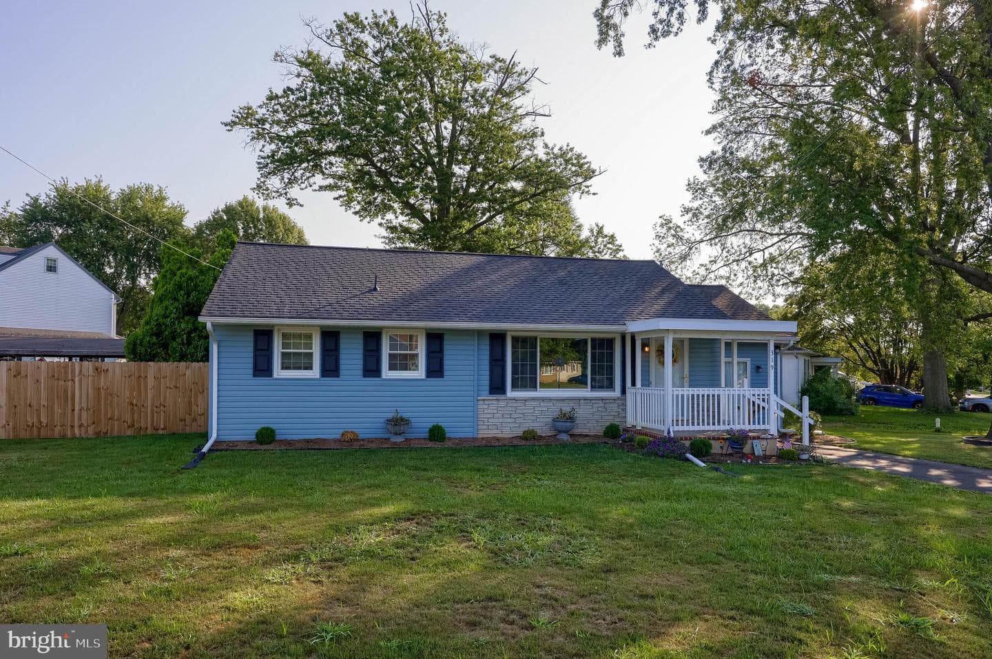 319 Birchland Avenue photo 32