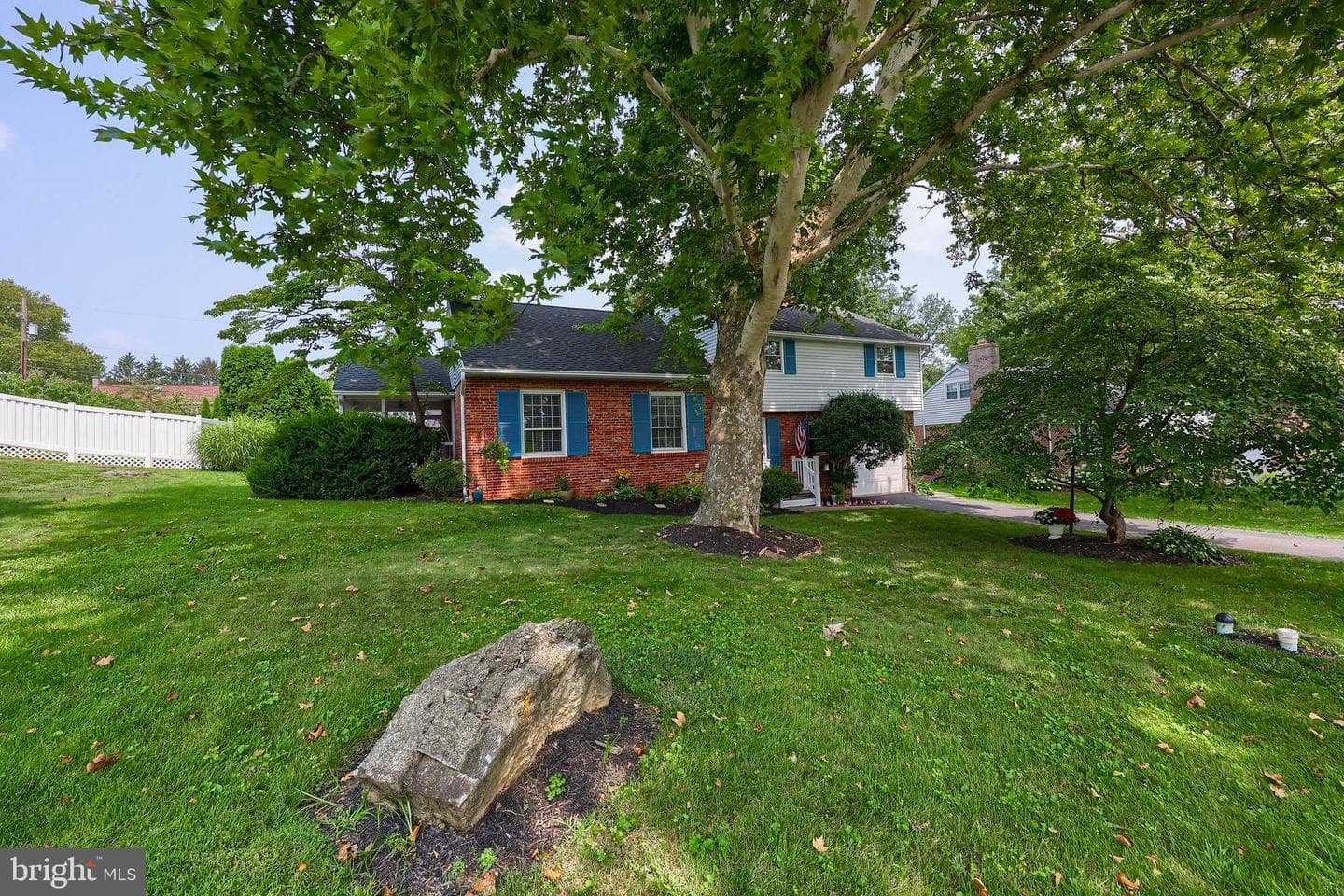 1403 Carlton Drive photo 2
