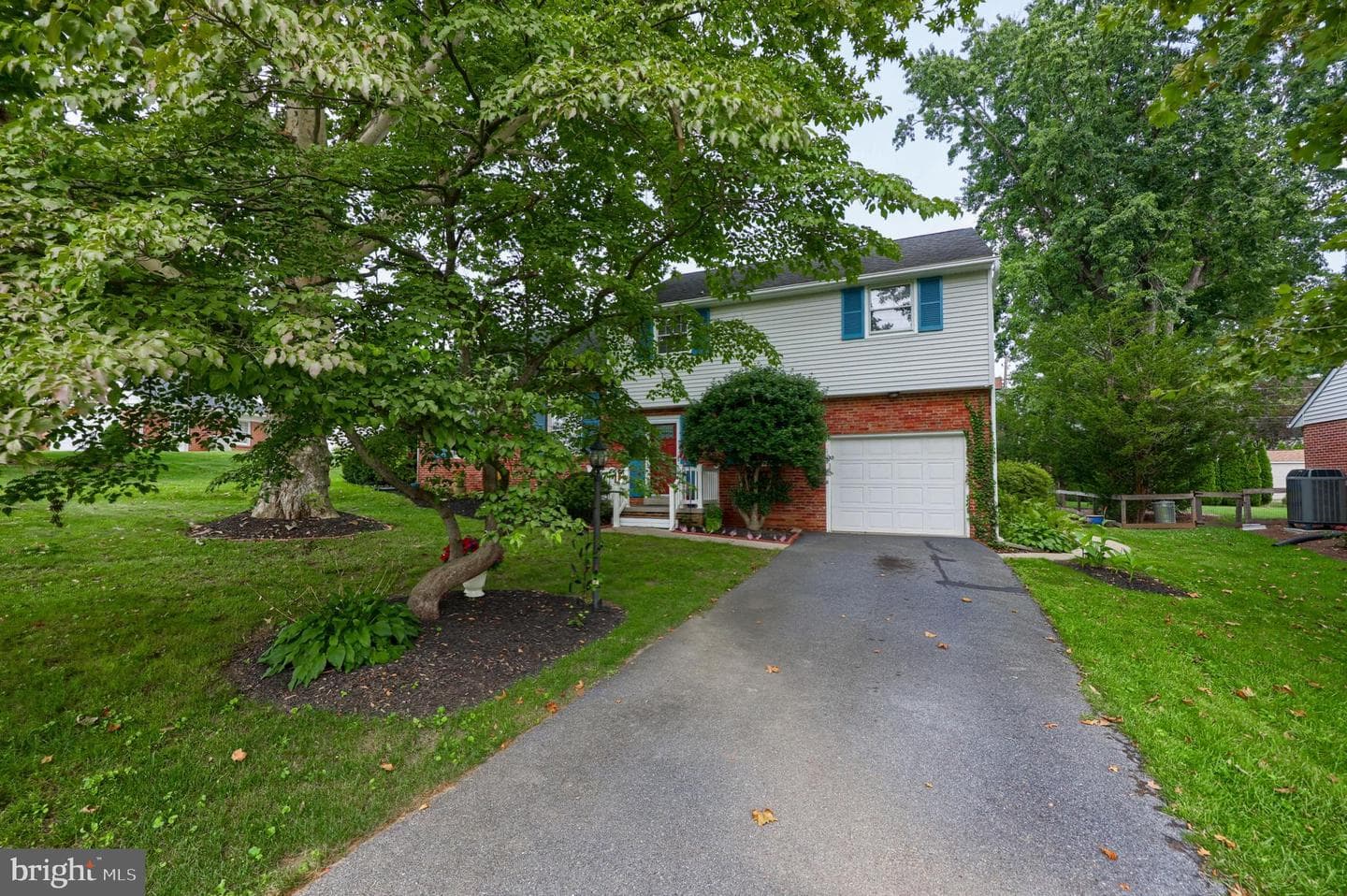 1403 Carlton Drive photo 4