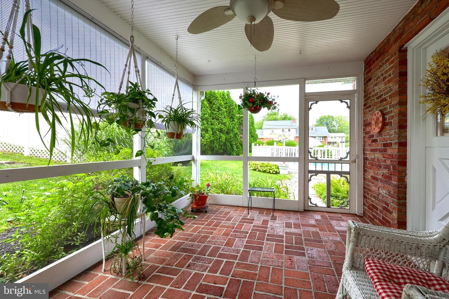 1403 Carlton Drive photo 9