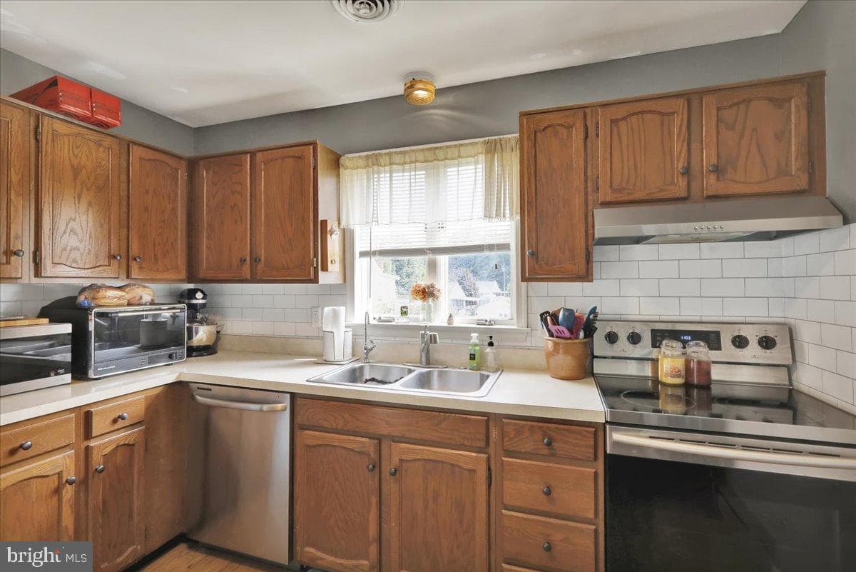 340 Lincoln Avenue photo 10