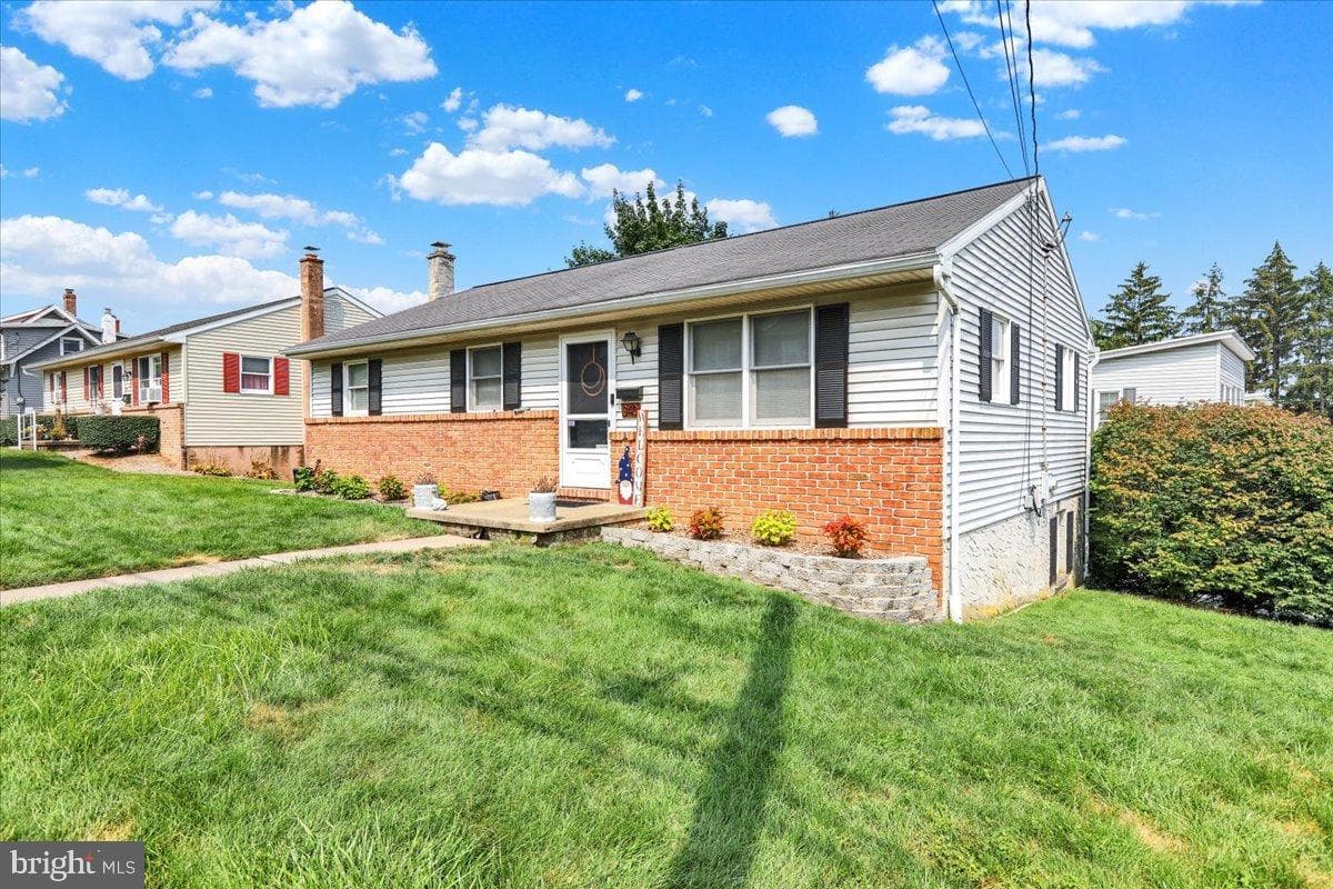 340 Lincoln Avenue photo 2
