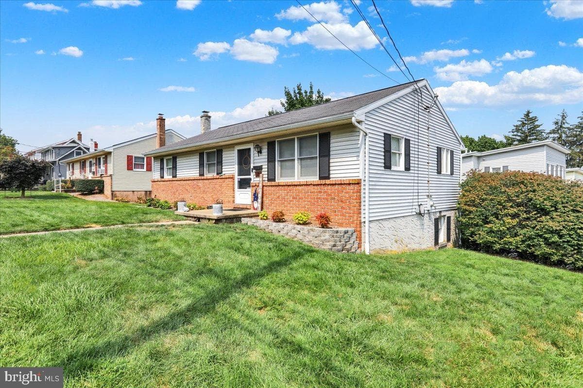 340 Lincoln Avenue photo 5