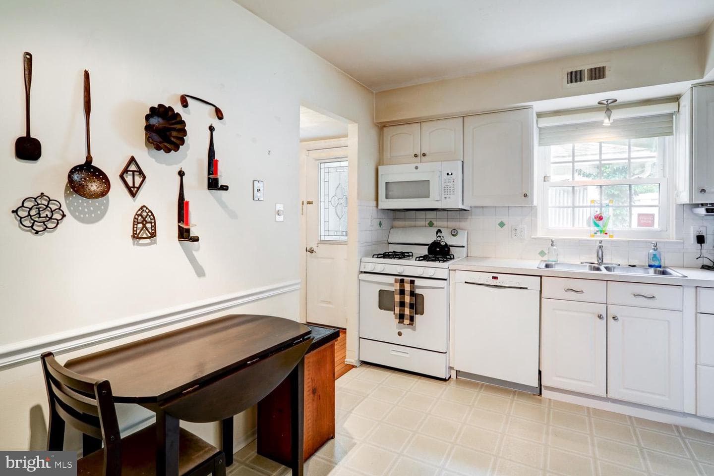 397 Valleybrook Drive photo 4