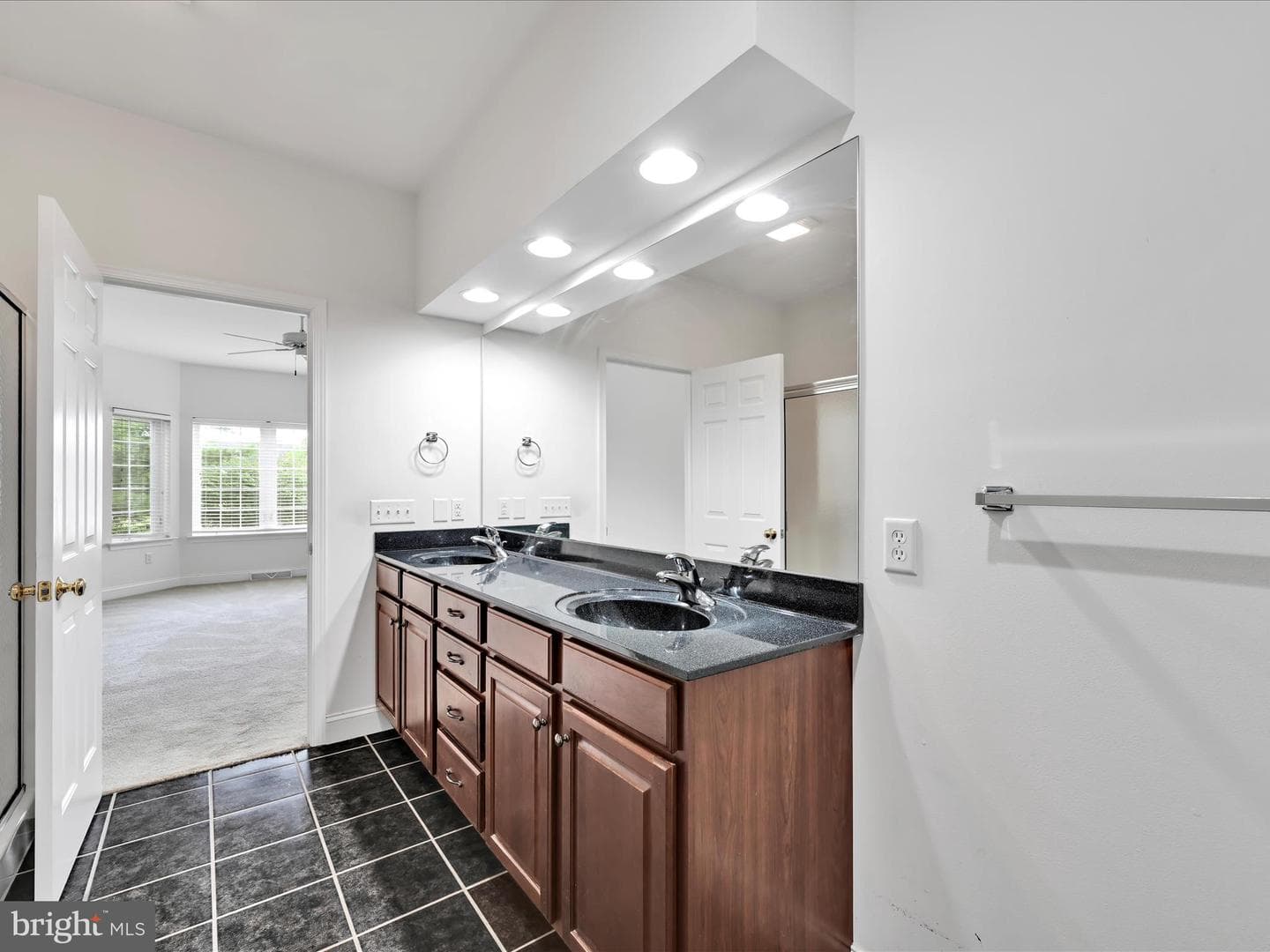 660 Woodfield Drive photo 18