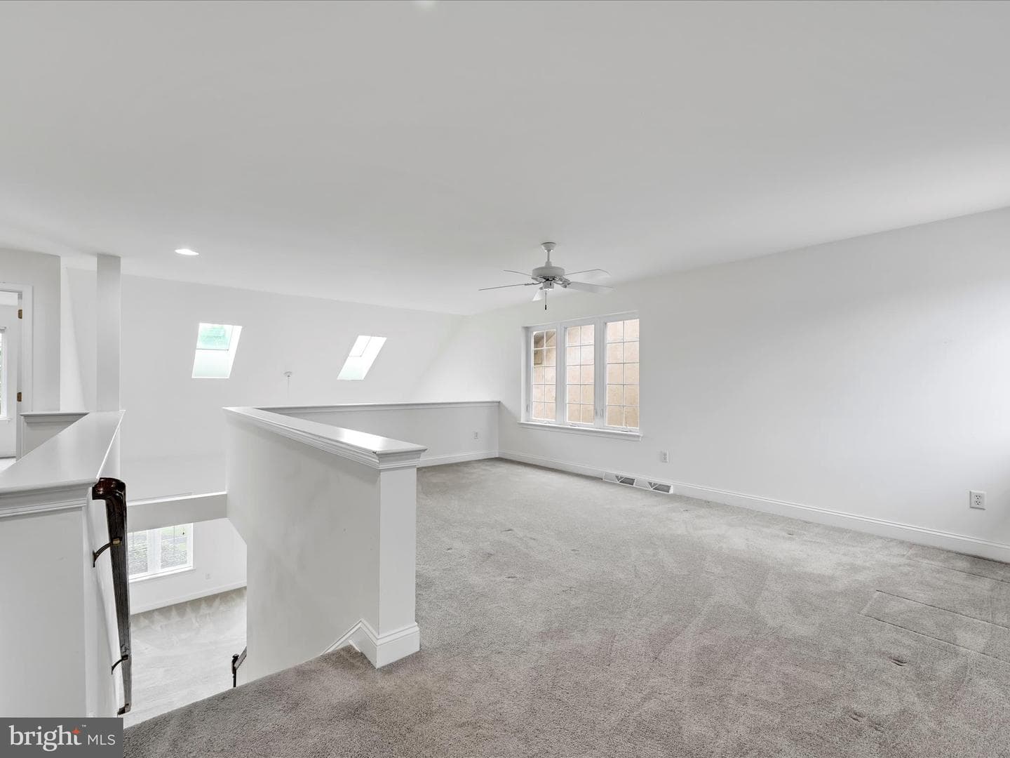 660 Woodfield Drive photo 19