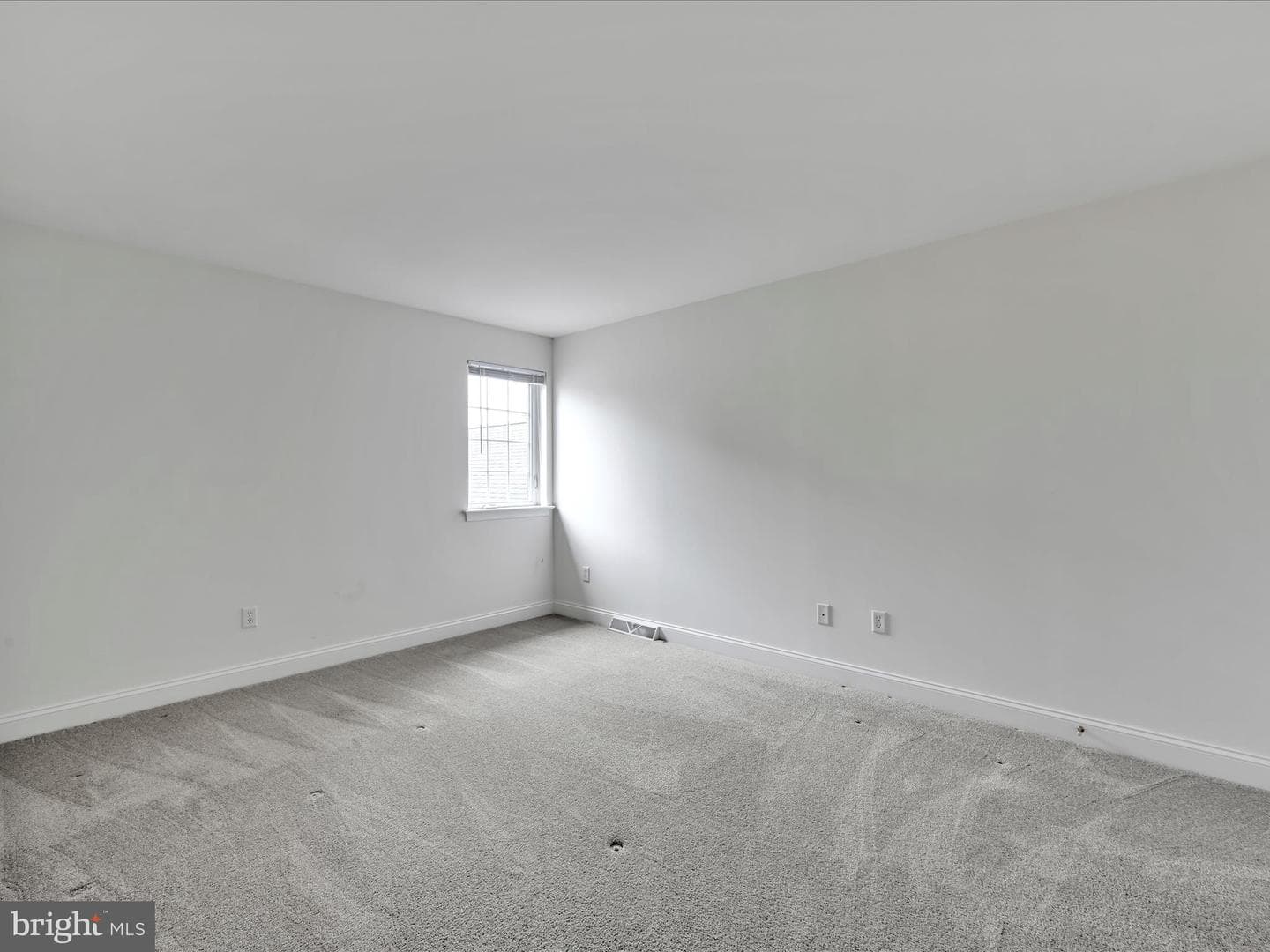 660 Woodfield Drive photo 24