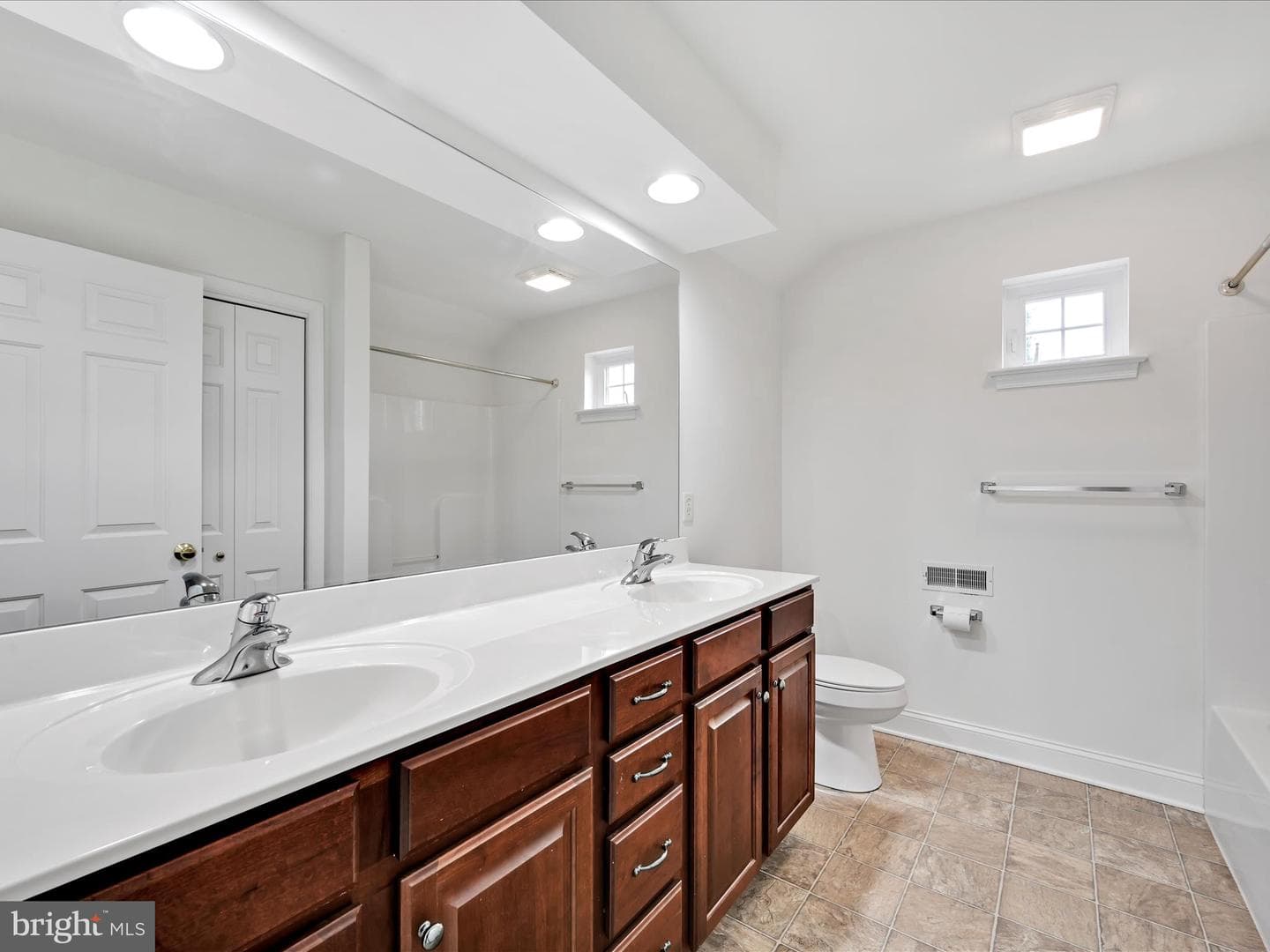 660 Woodfield Drive photo 26