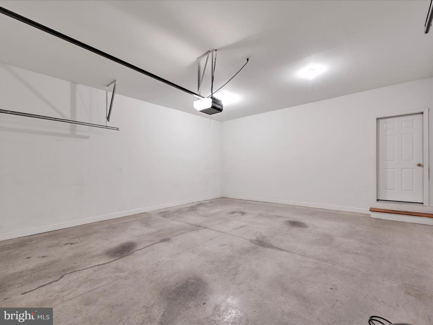 660 Woodfield Drive photo 28