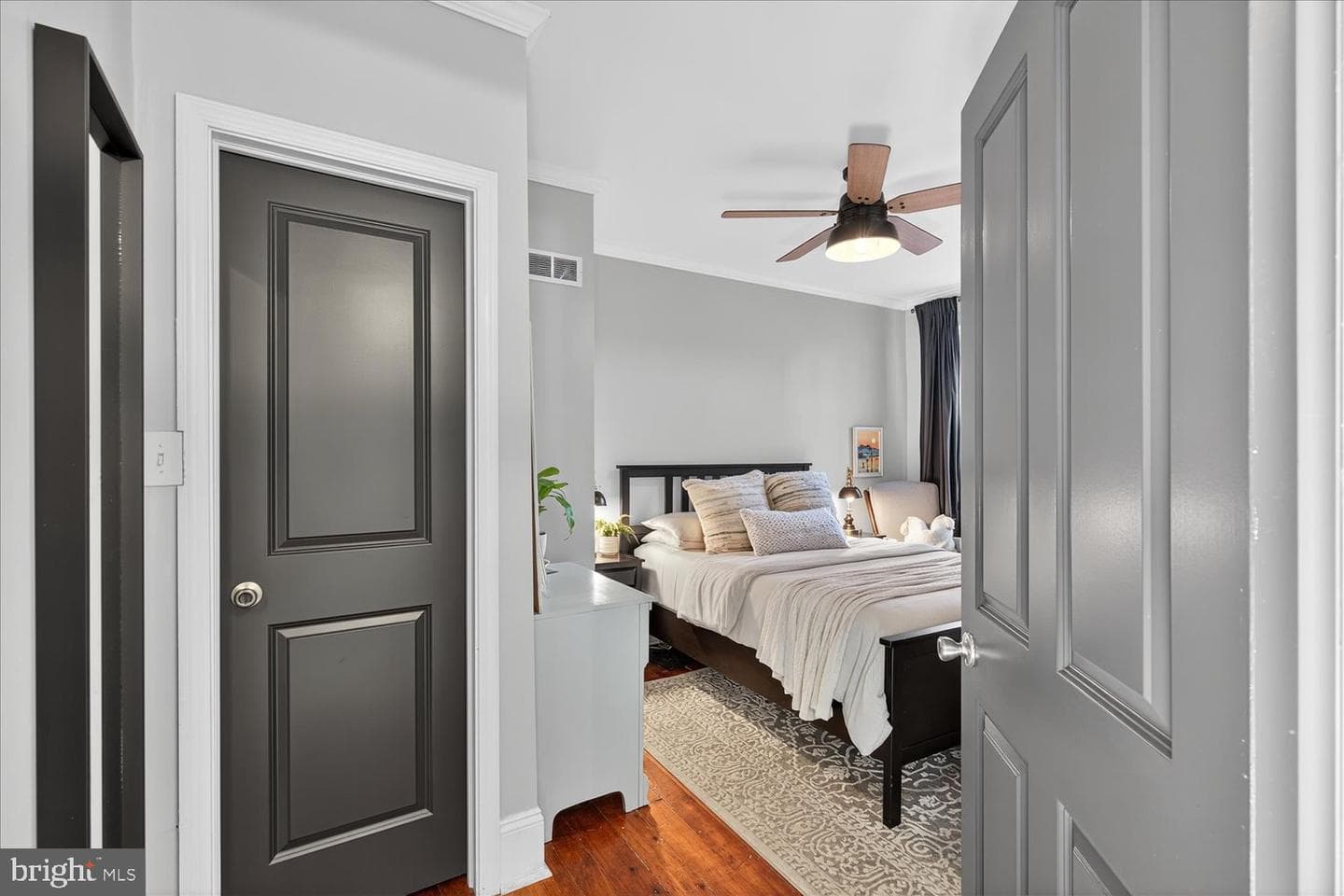 403 N Queen Street photo 25