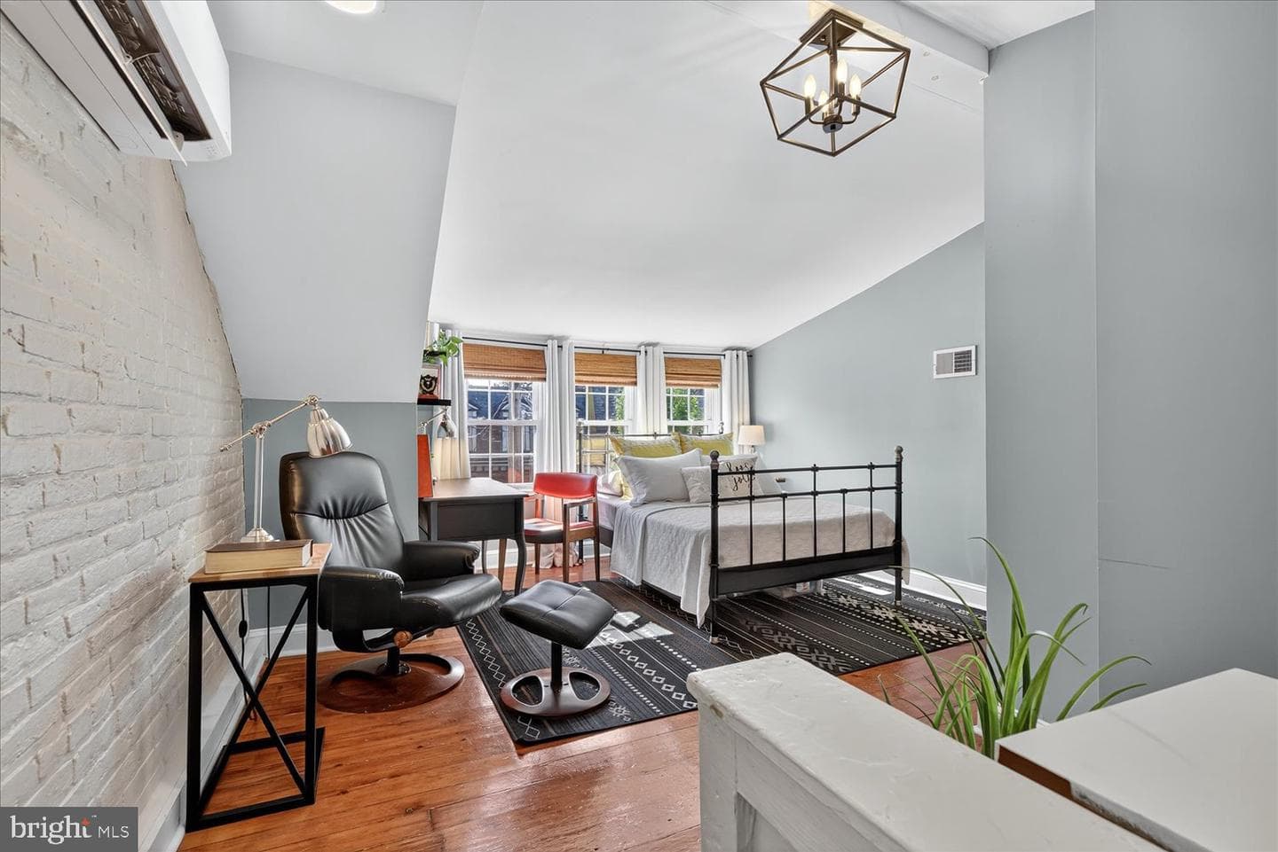 403 N Queen Street photo 32