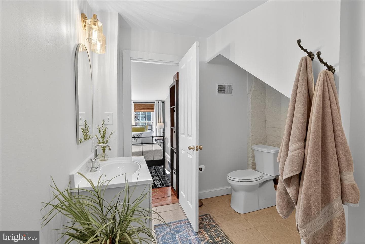 403 N Queen Street photo 36