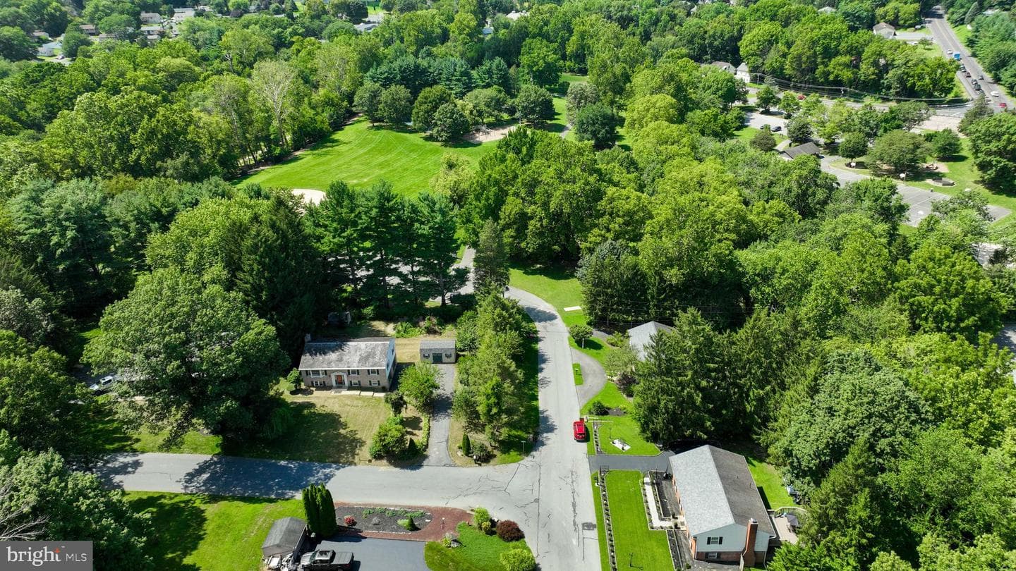 1075 Richmond Road photo 53