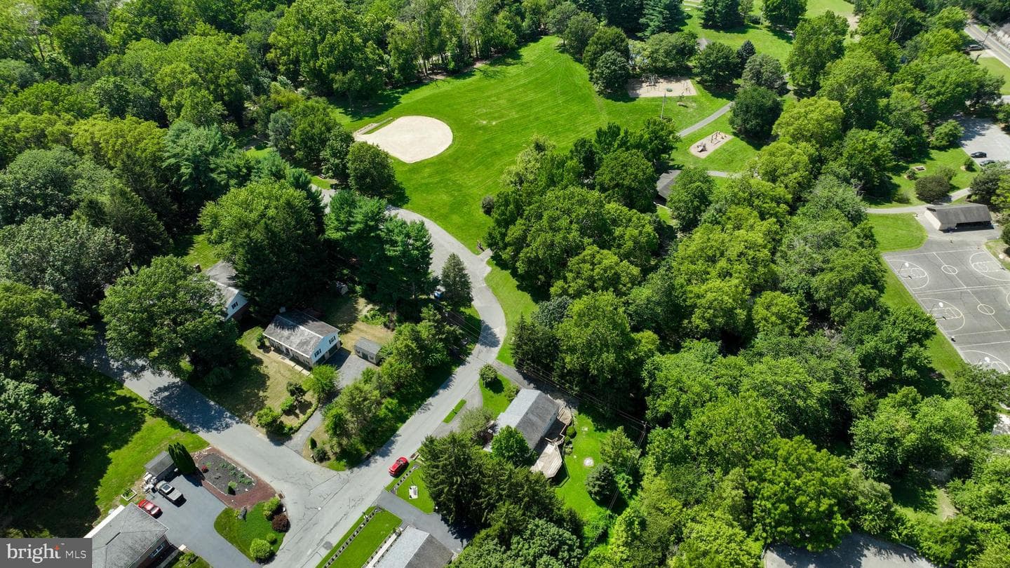 1075 Richmond Road photo 54