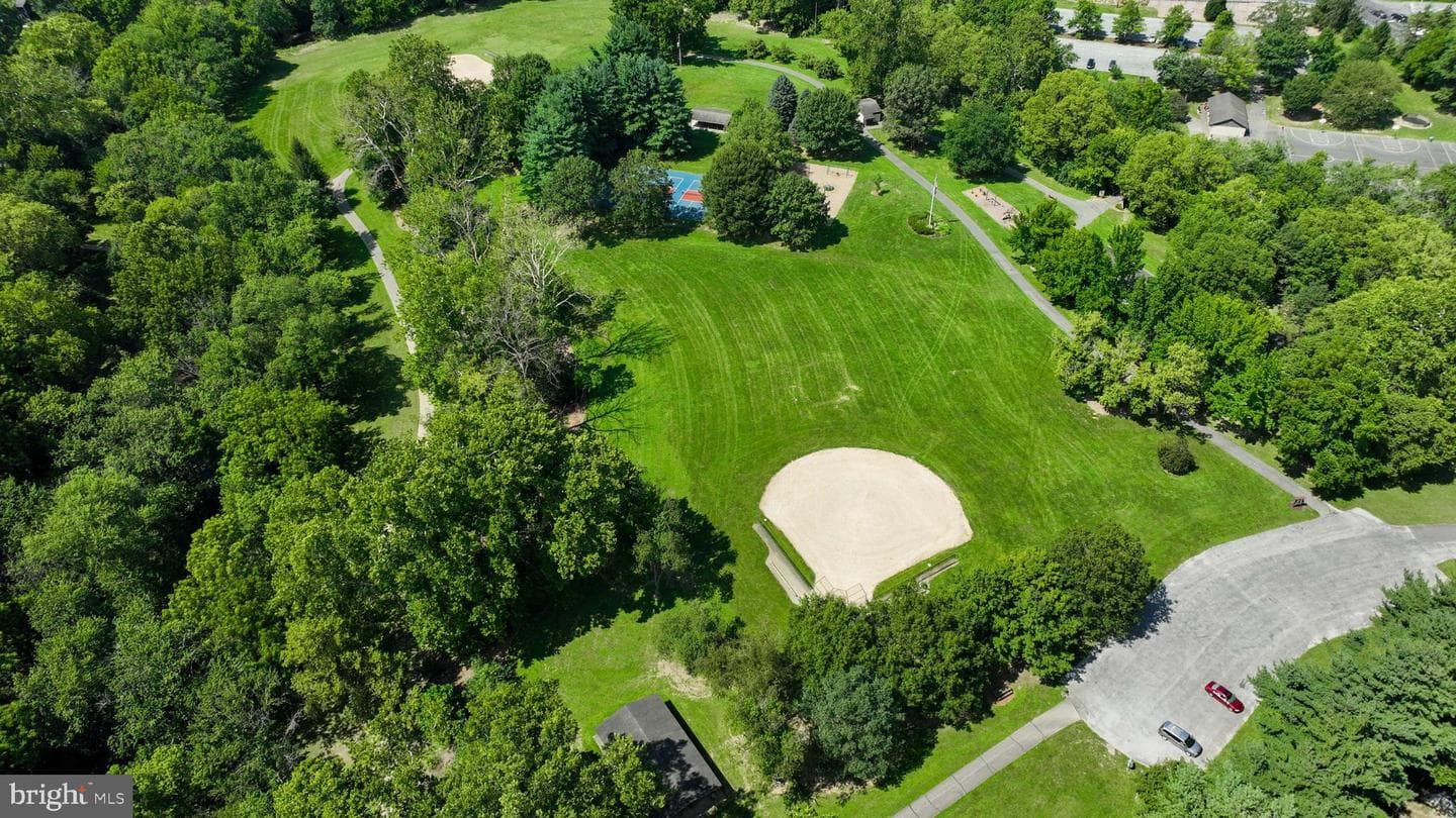 1075 Richmond Road photo 58
