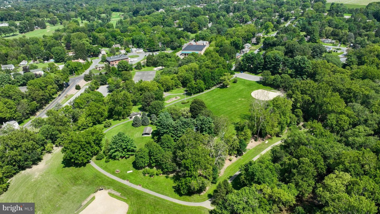 1075 Richmond Road photo 59