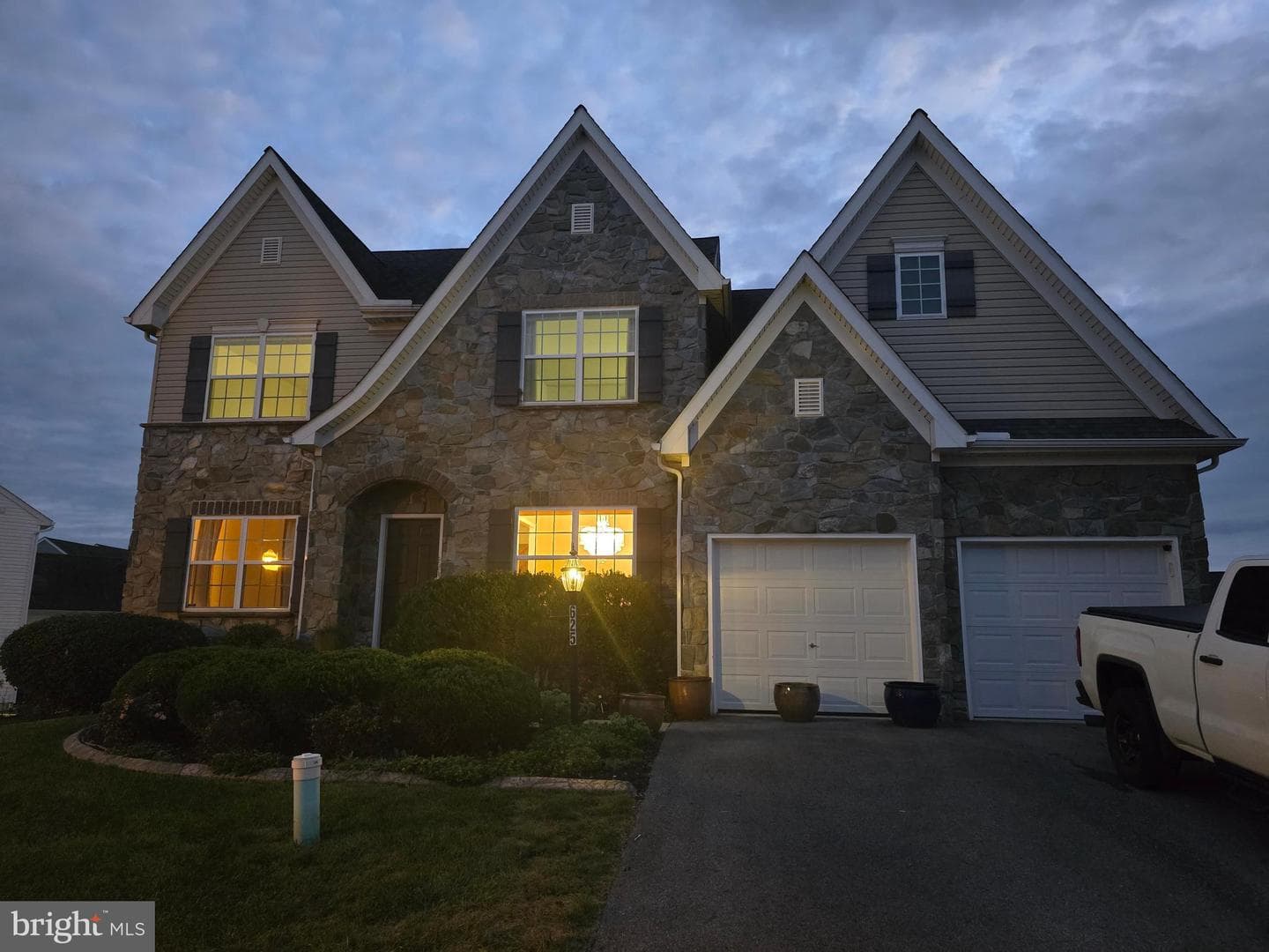 625 Warminster Lane photo 2