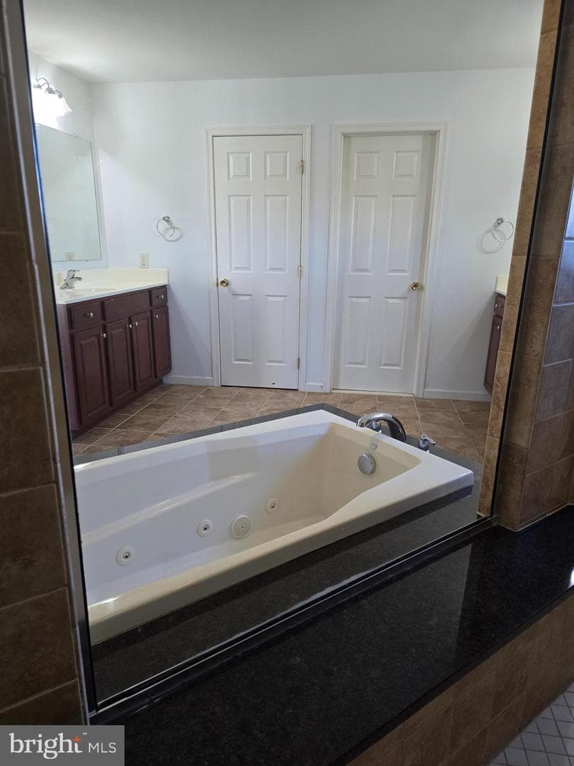 625 Warminster Lane photo 34