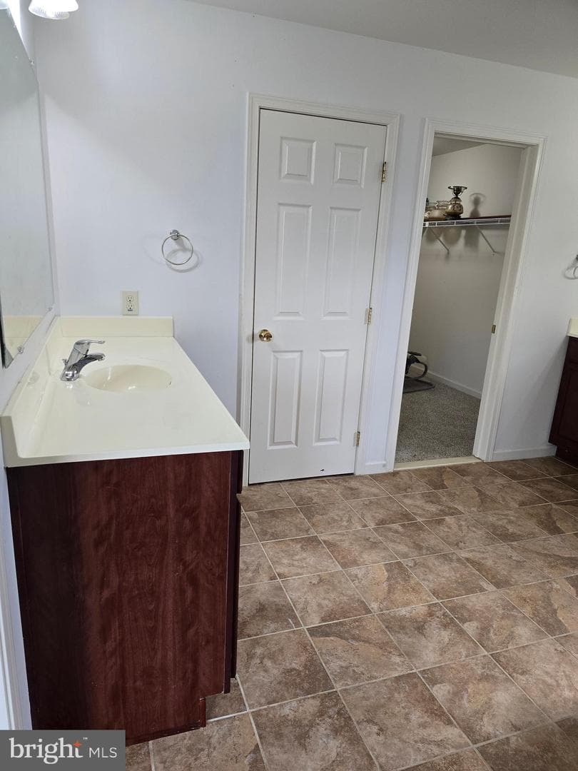 625 Warminster Lane photo 37