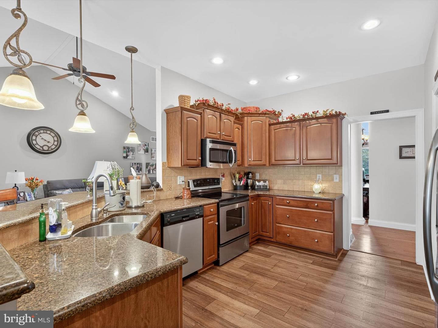 667 Golden Eagle Way photo 24
