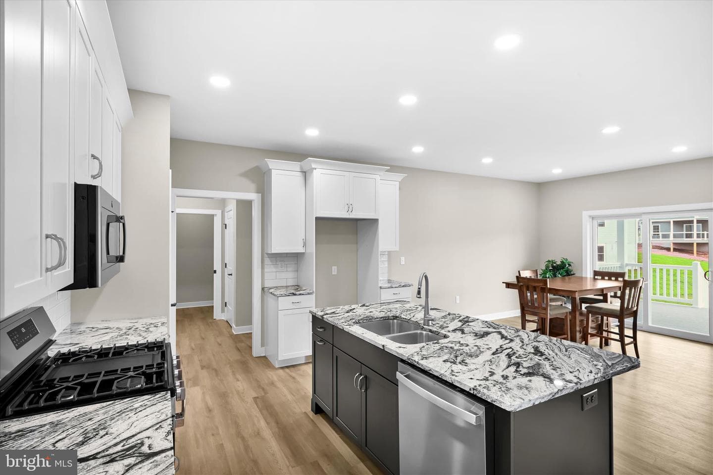 126 N. West View photo 16