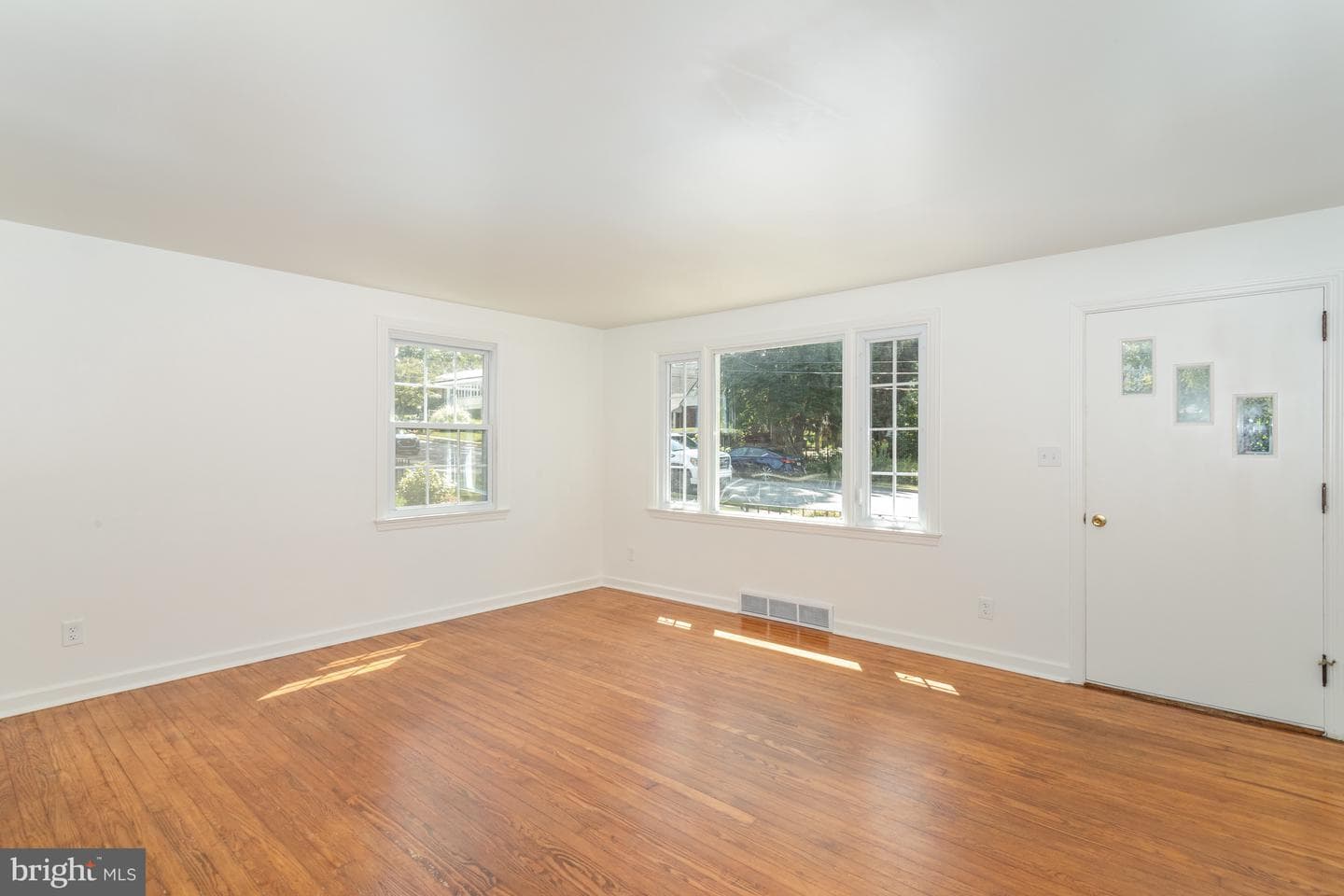 421 Laurel Avenue photo 9