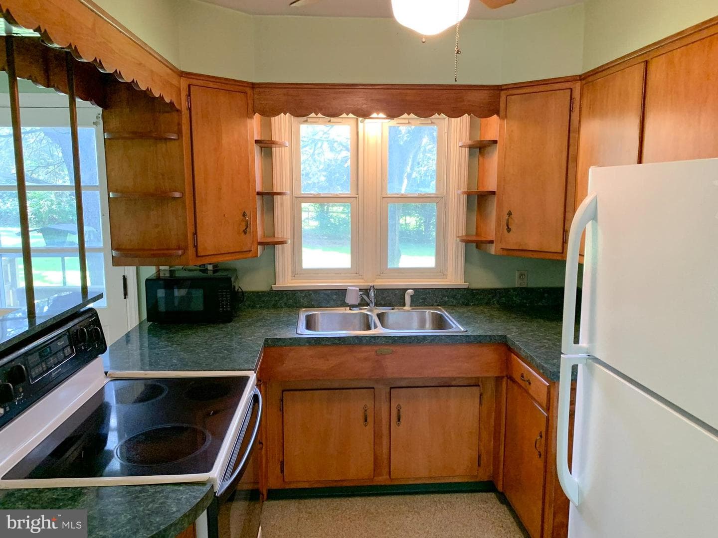 2022 Meadow Ridge Drive photo 8
