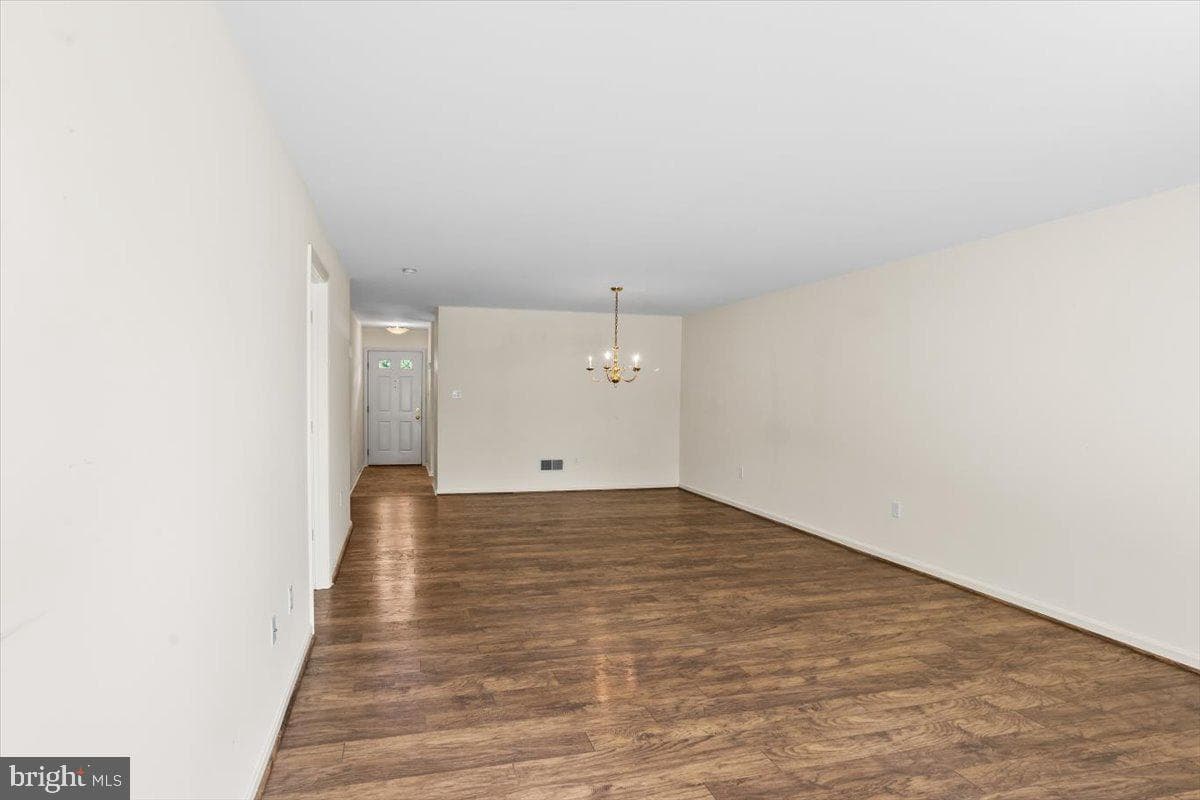 225 Greenview Dr photo 12
