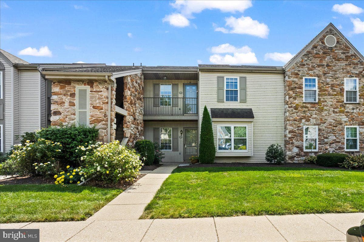 225 Greenview Dr photo 2