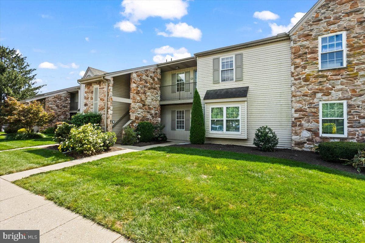 225 Greenview Dr photo 3