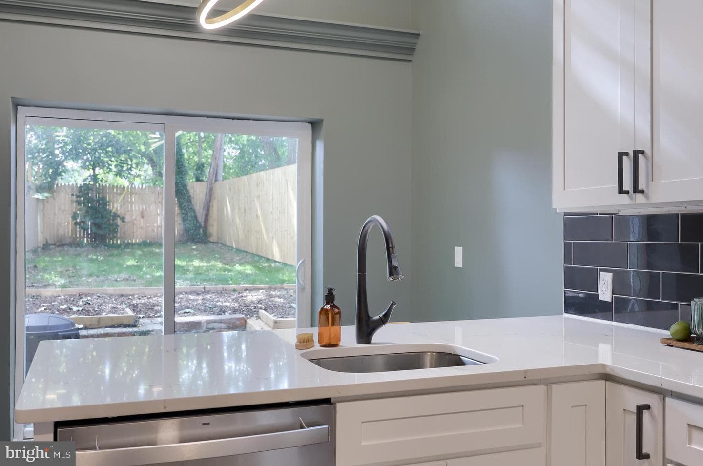 426 Manor Street photo 16