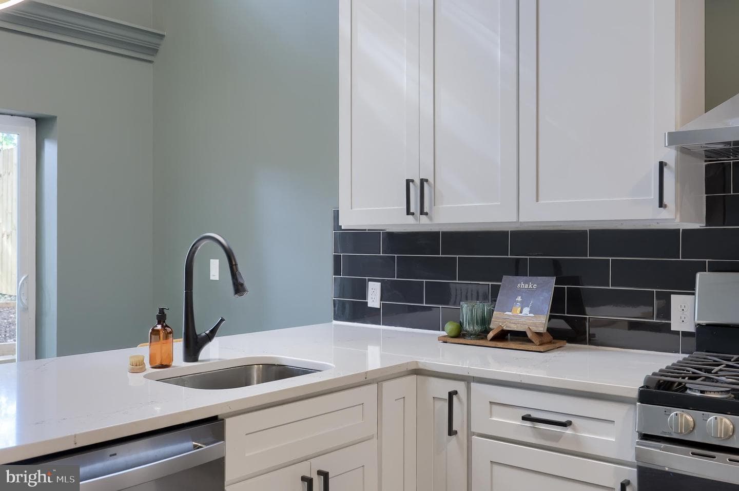 426 Manor Street photo 17