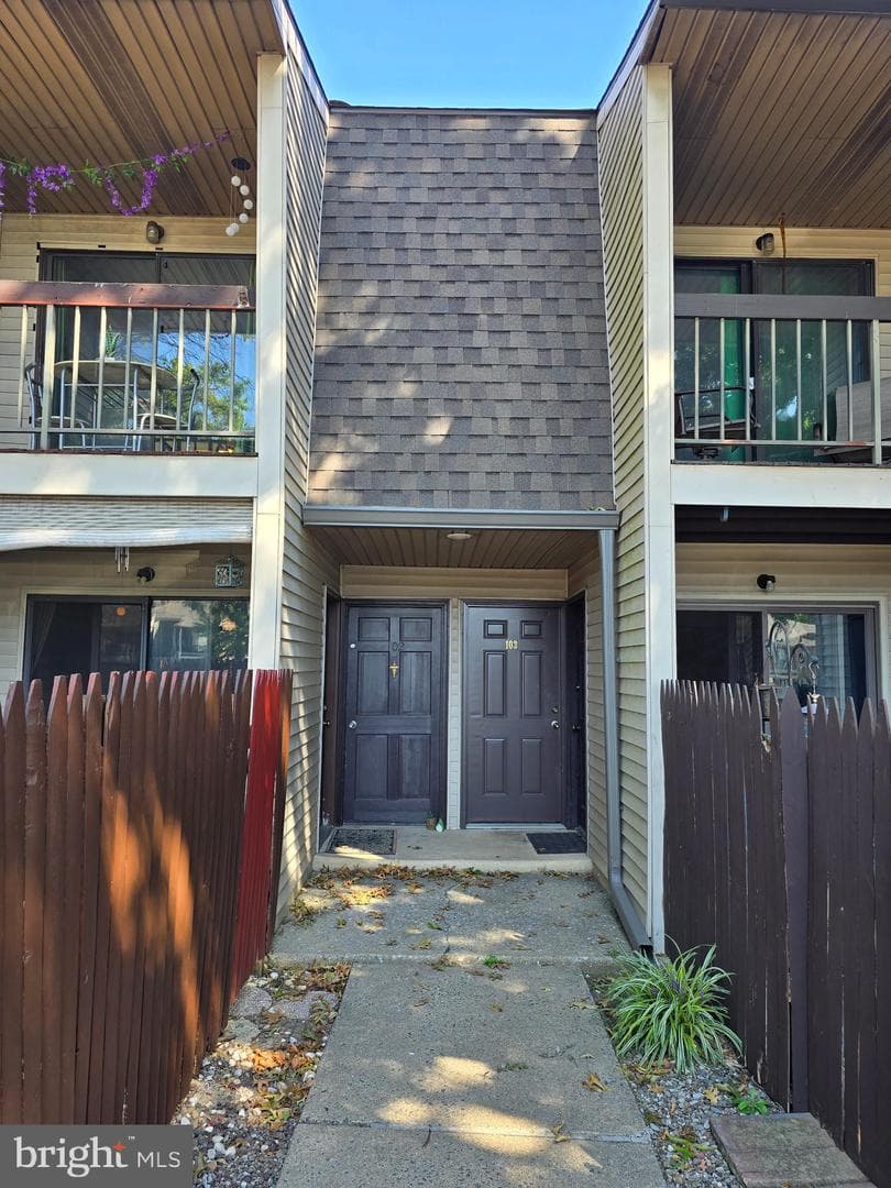 102 Lancaster Estate photo 2