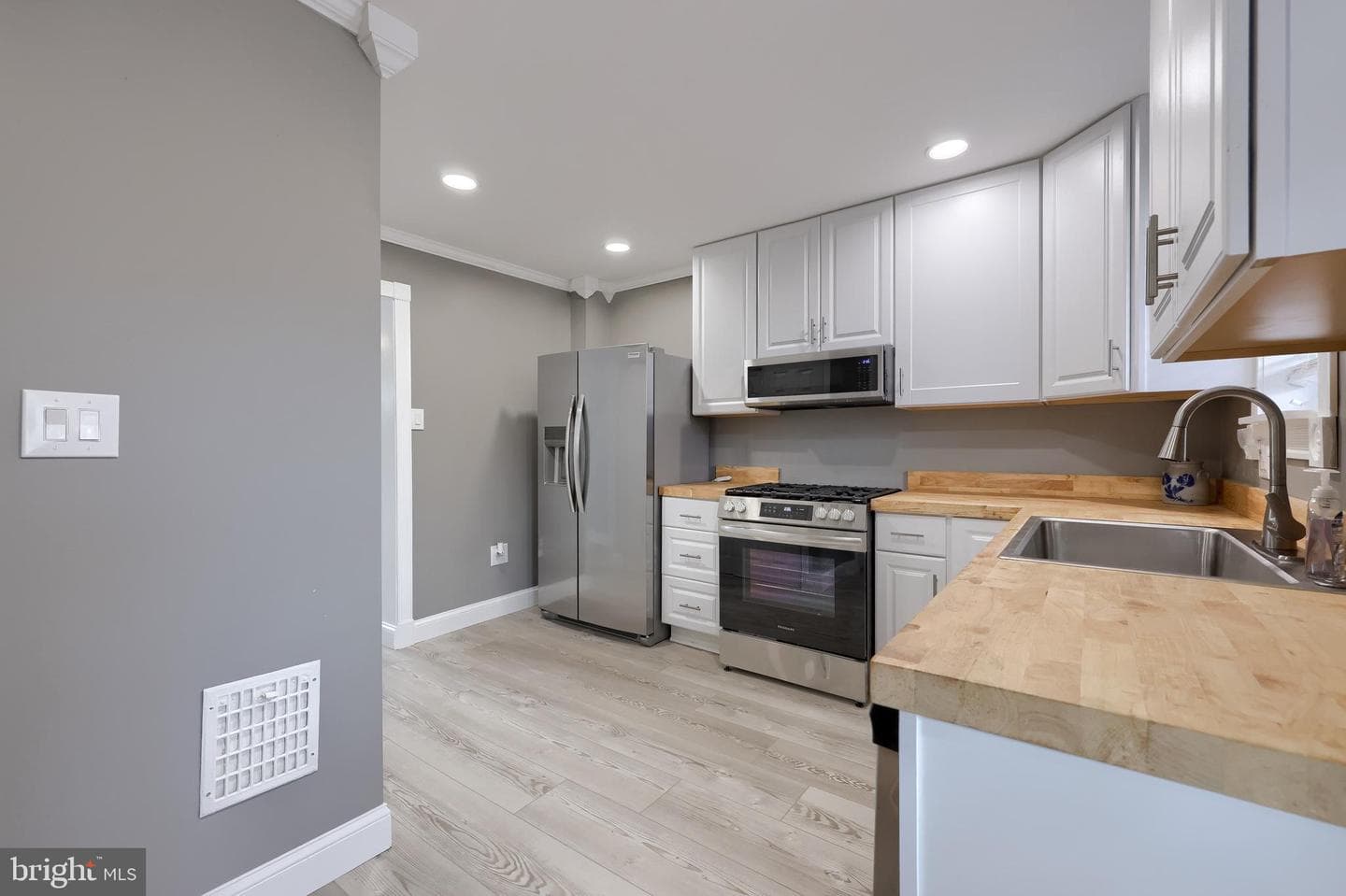 587 Zook Avenue photo 12