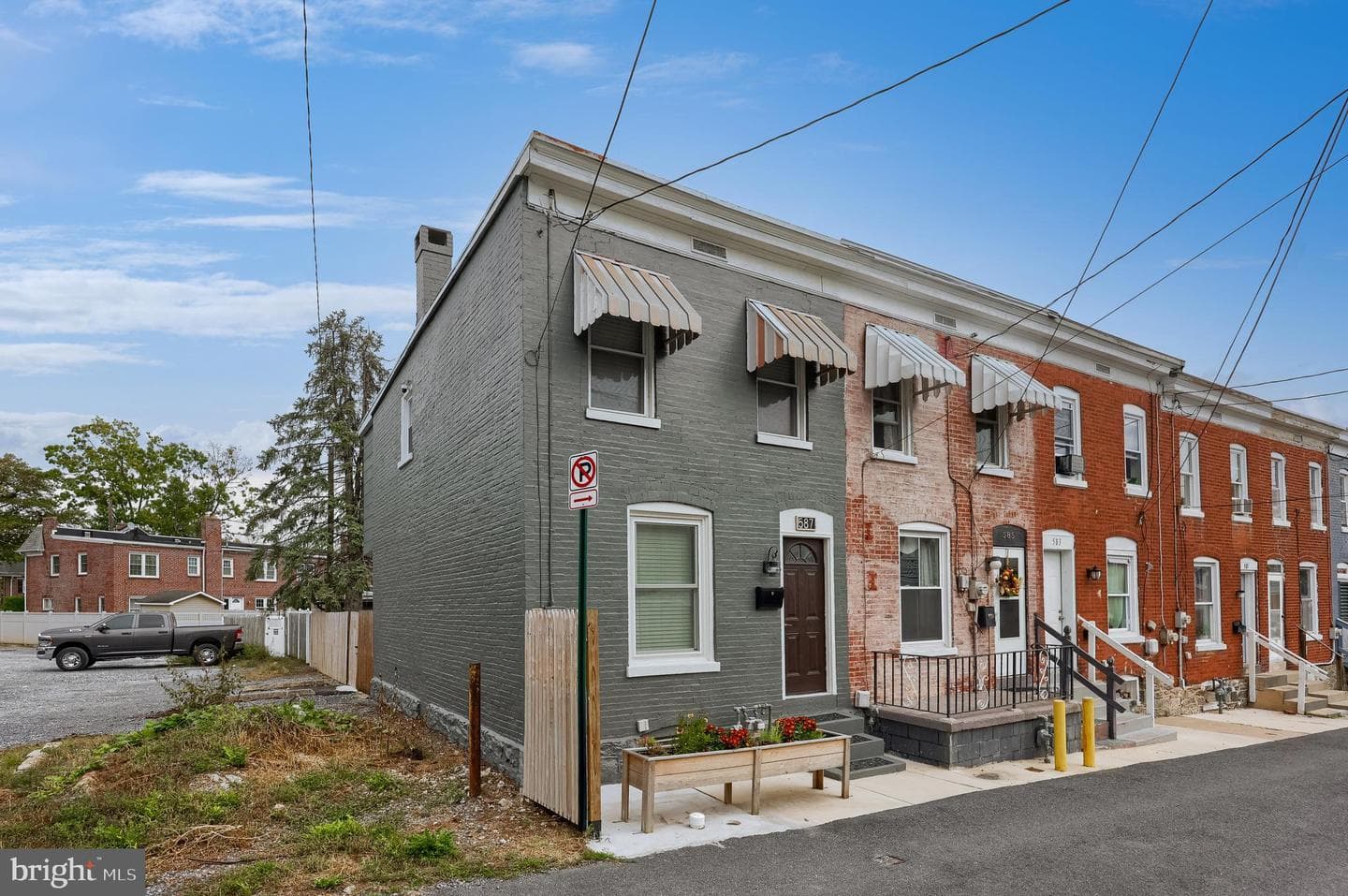 587 Zook Avenue photo 4