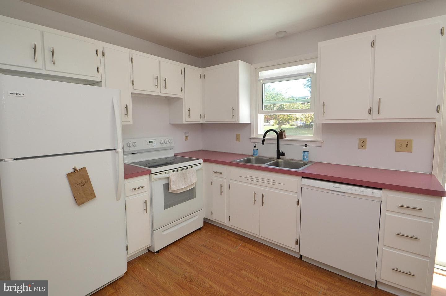 373 Primrose Lane photo 9