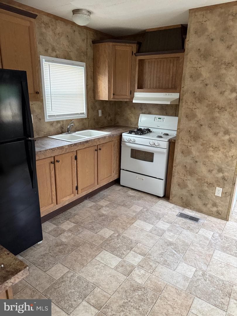 13 Hilltop Avenue photo 6